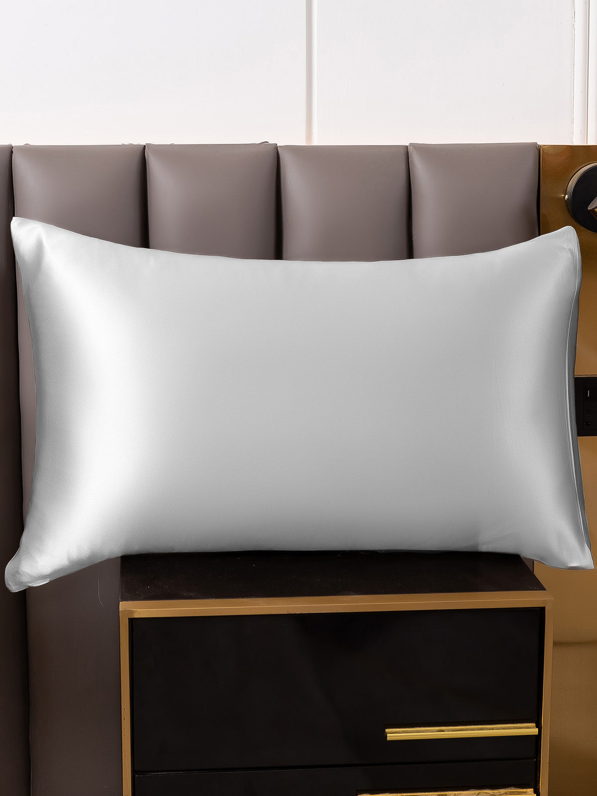 LuxeSilk - 100% Mulberry Silk Pillowcase with Envelope Closure