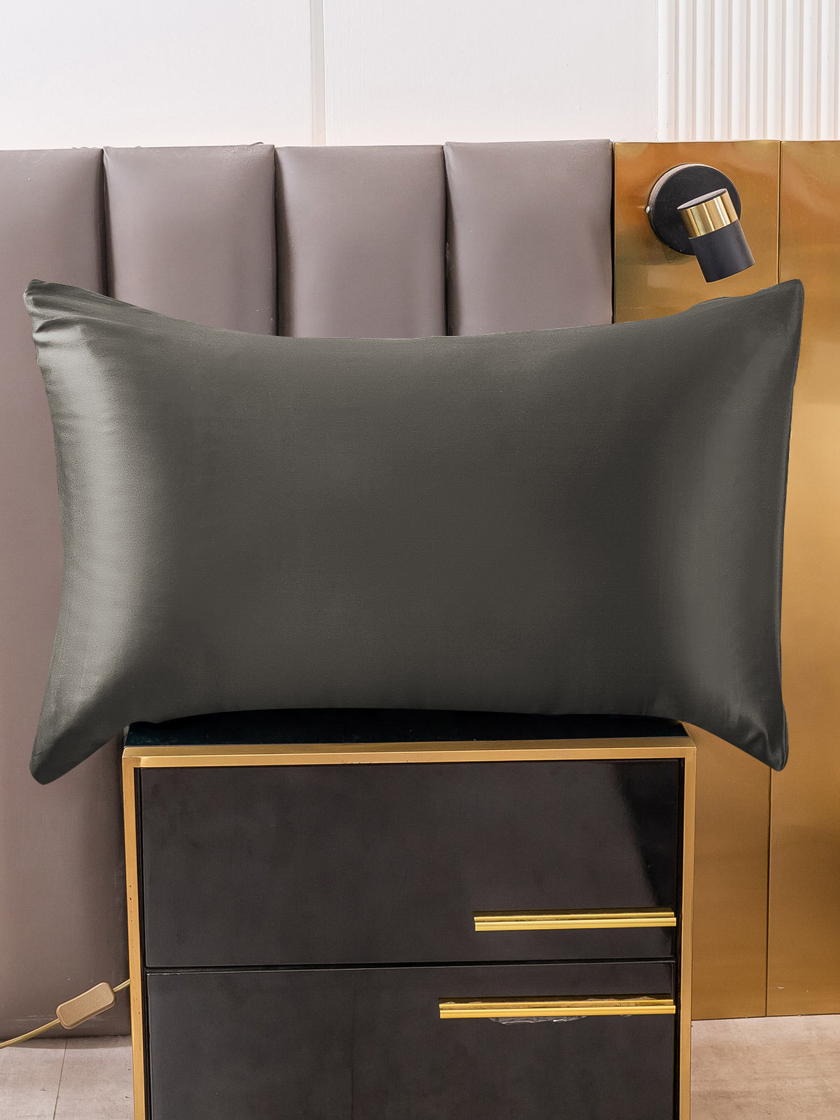 LuxeSilk - 100% Mulberry Silk Pillowcase with Envelope Closure