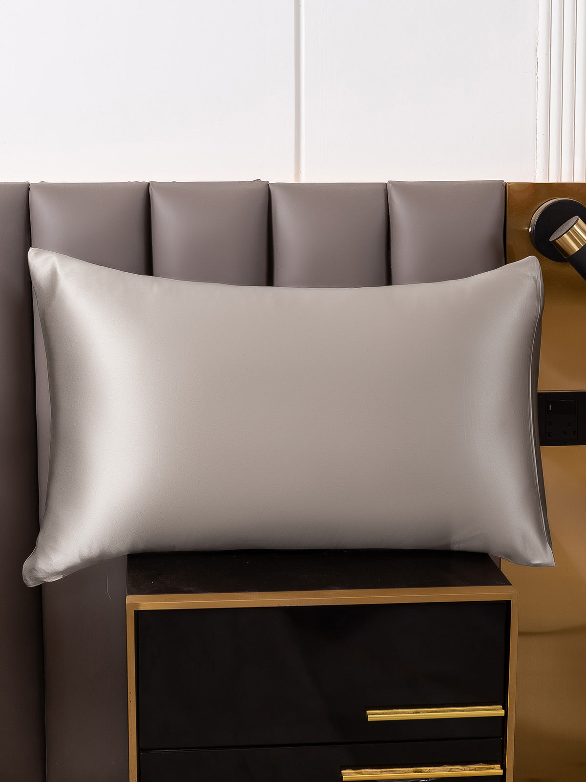 LuxeSilk - 100% Mulberry Silk Pillowcase with Envelope Closure