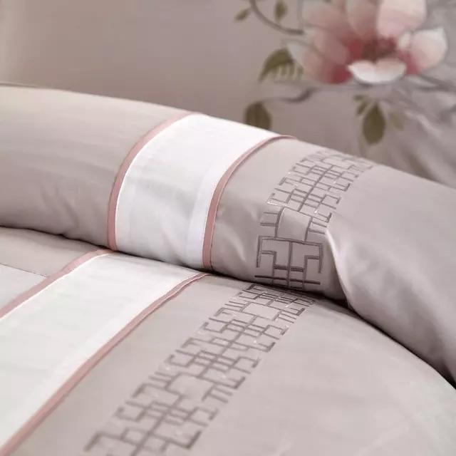 SakuraElegance – Luxurious Soft Egyptian Cotton Bedding Set