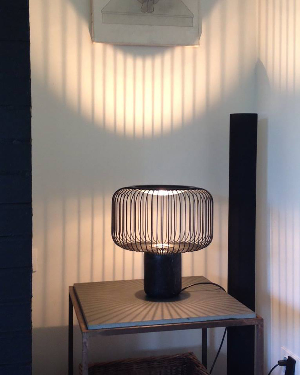 KeshiBeam - Elegant Table Lamp with Sleek Base and Subtle Glow