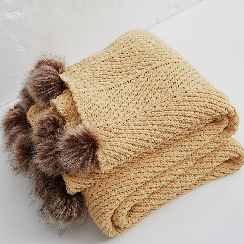 KnitPom - Adorable Pompon Chenille Blanket