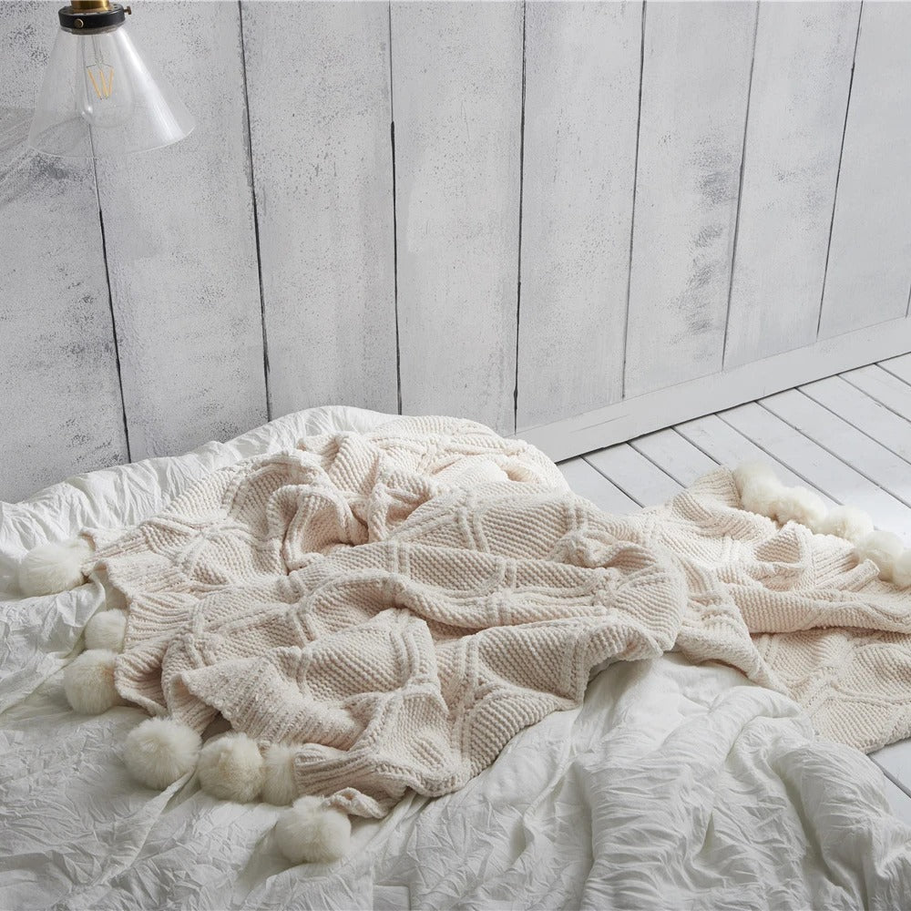 KnitPom - Adorable Pompon Chenille Blanket