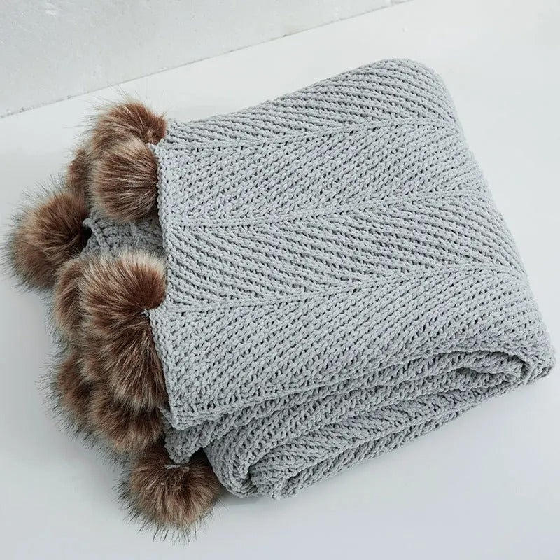 KnitPom - Adorable Pompon Chenille Blanket