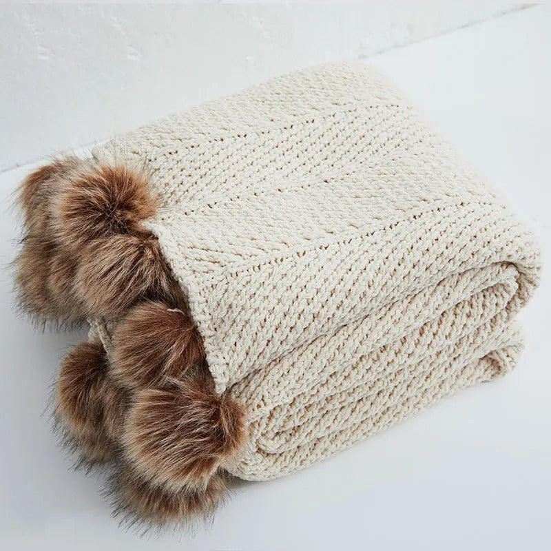 KnitPom - Adorable Pompon Chenille Blanket