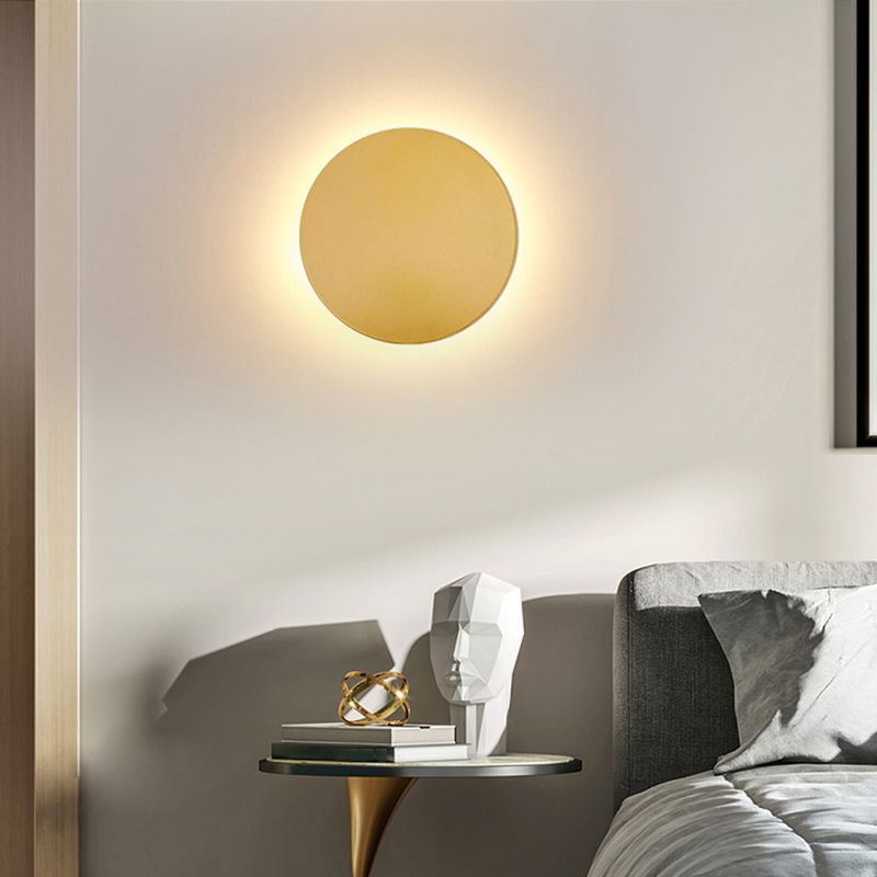 NightGlow – Metal Round Wall Light for Bedroom