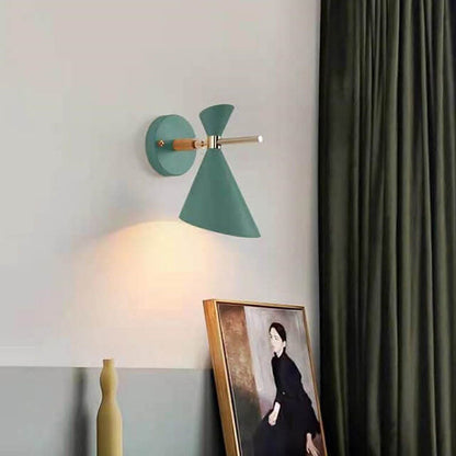 EleganceLume – Minimalist Horn Wall Lamp