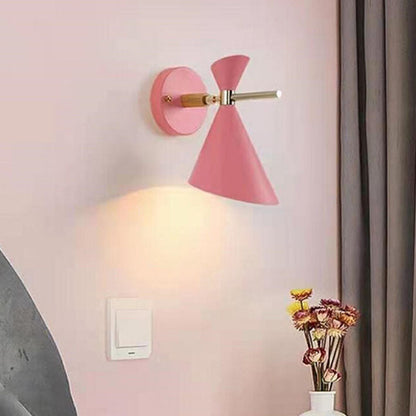 EleganceLume – Minimalist Horn Wall Lamp