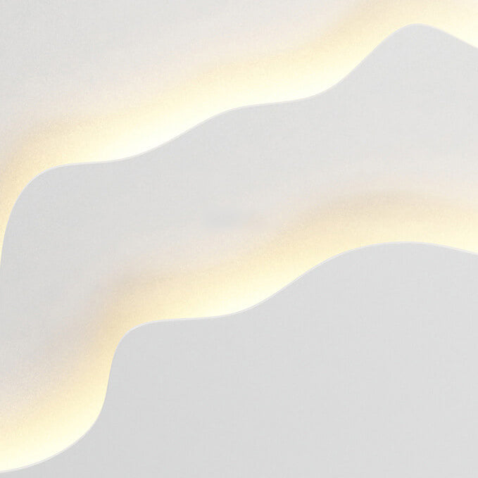 CurveLume – Stylish Wave-Design Wall Light