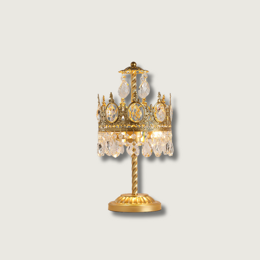 GleamAura – Elegante Lampada da Tavolo in Cristallo con Base Dorata