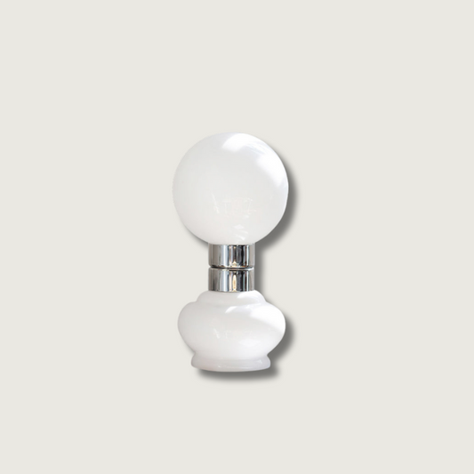 GlobeLume – Design della Lampada in Vetro Bianco Elegante