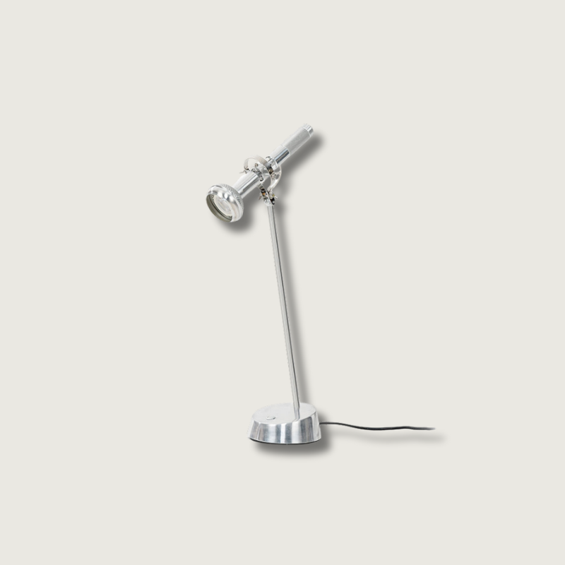IronLume – Lampada da Tavolo Industriale in Metallo Elegante