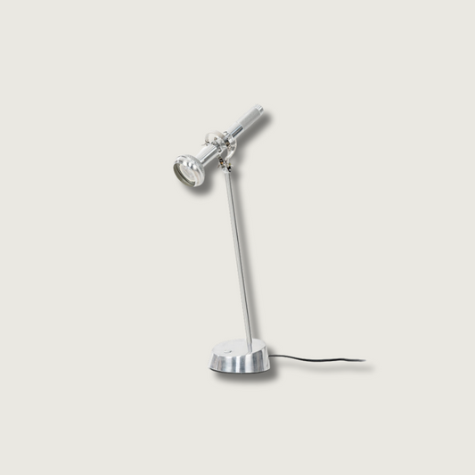 IronLume – Lampada da Tavolo Industriale in Metallo Elegante