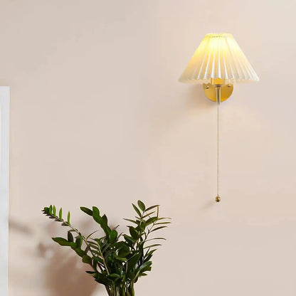 GoldenAura - Elegante Wandlampe