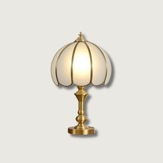 LumeWhite – Lampada da Tavolo Classica in Ottone e Vetro