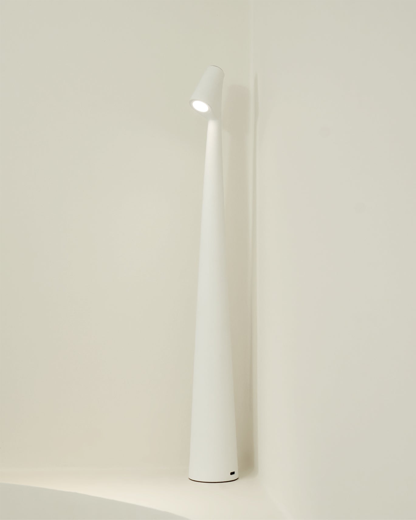 EcoLight – Energy-Efficient Rechargeable Desk Lamp