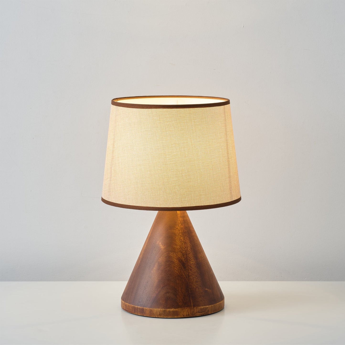 AmaliaBeam - Table Lamp with Refined Base and Warm, Soft Glow