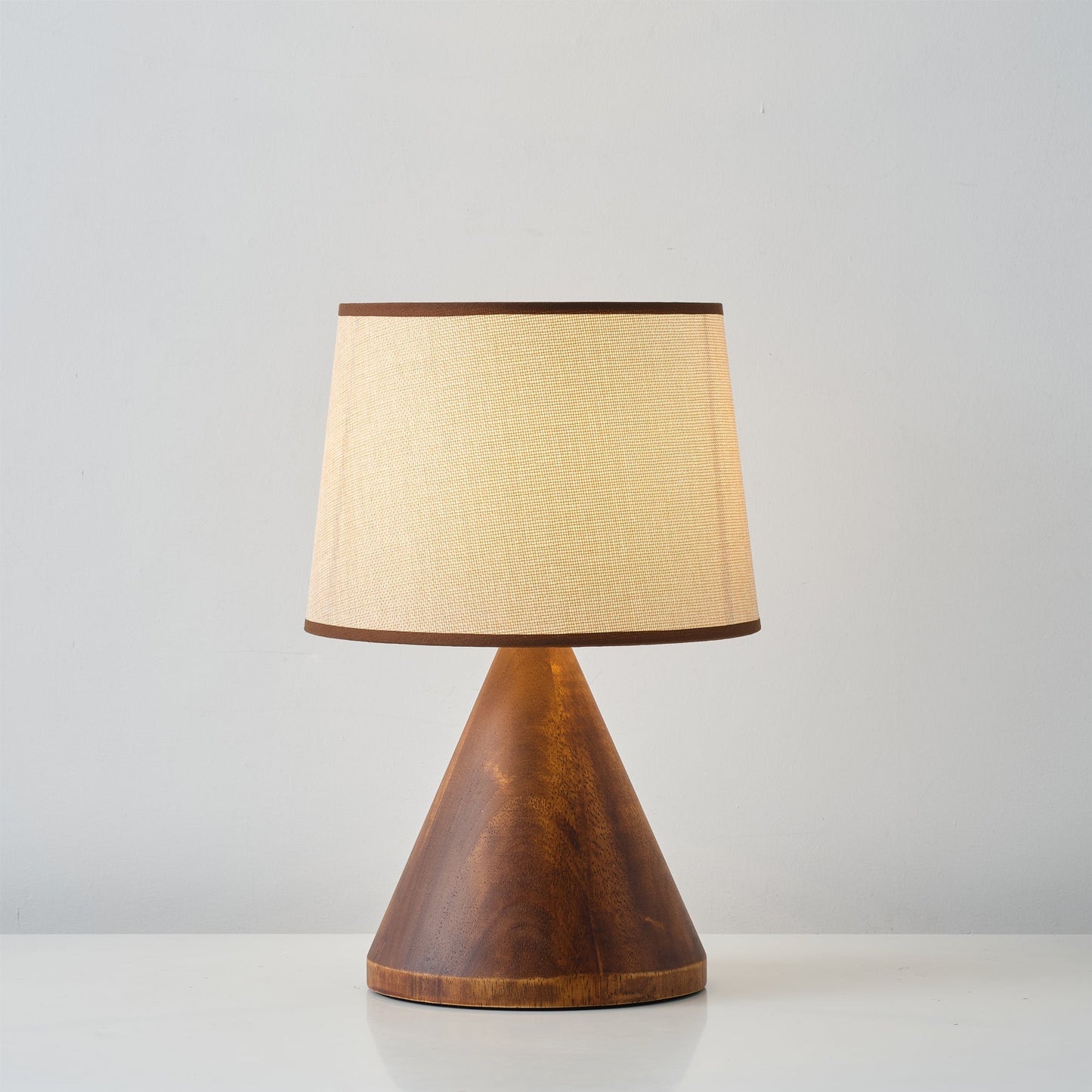 AmaliaBeam - Table Lamp with Refined Base and Warm, Soft Glow