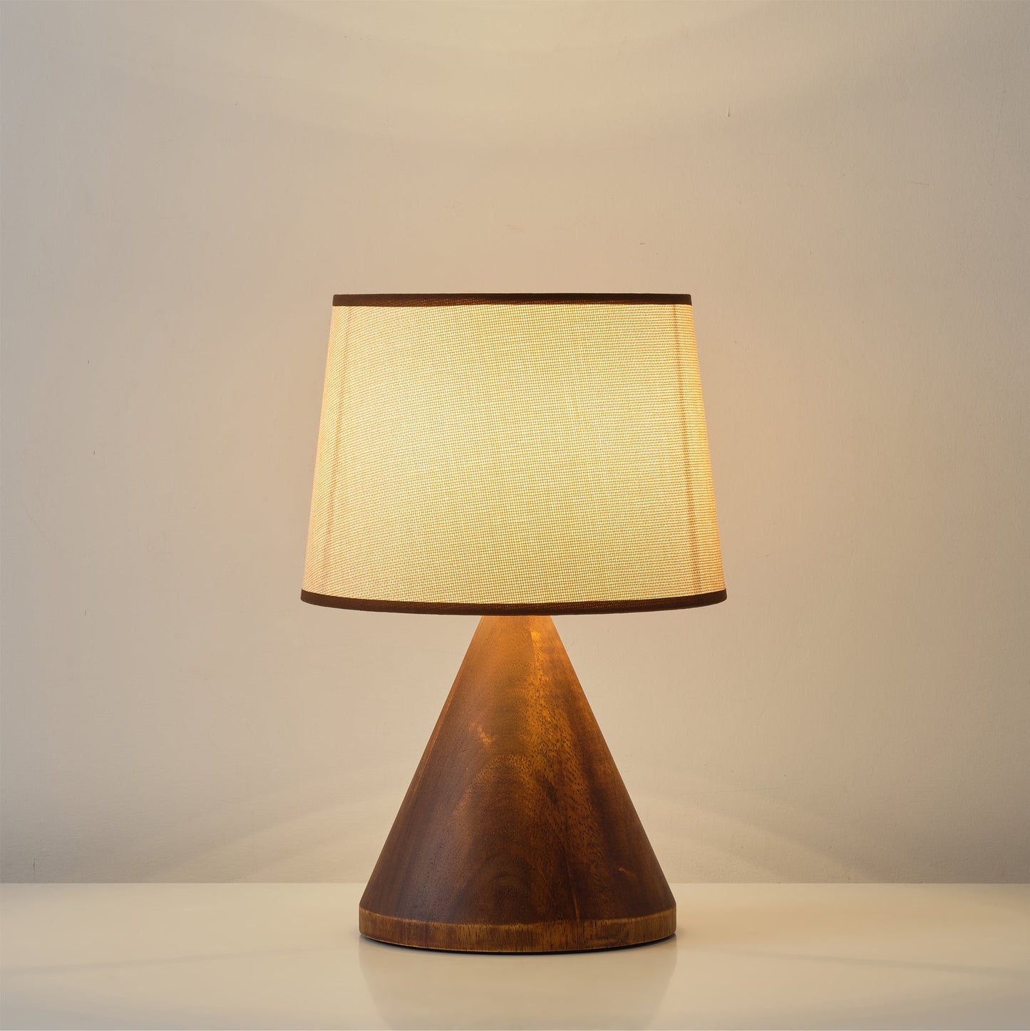 AmaliaBeam - Table Lamp with Refined Base and Warm, Soft Glow