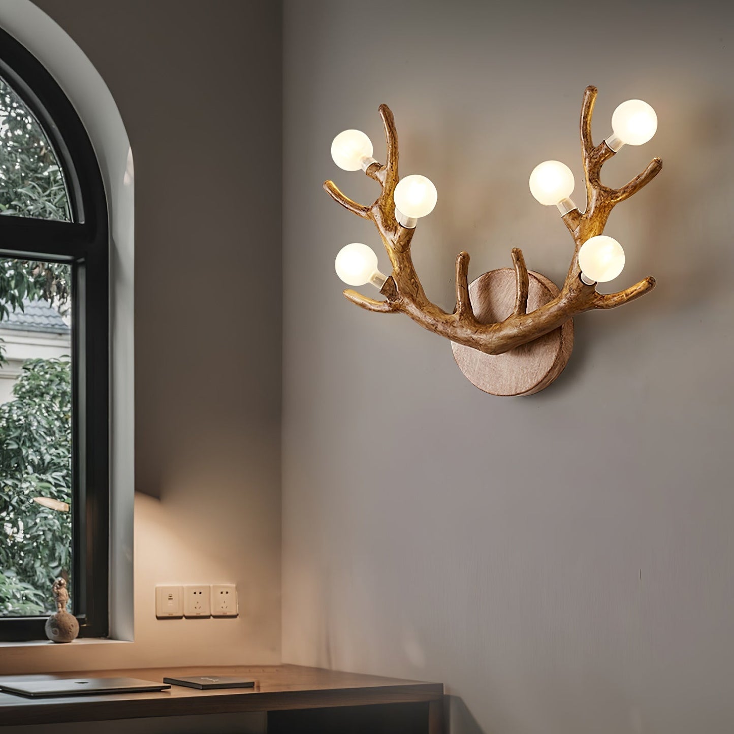 WoodLuxe – Elegancka Lampa Ścienna w Kształcie Jelenia dla Miłośników Natury