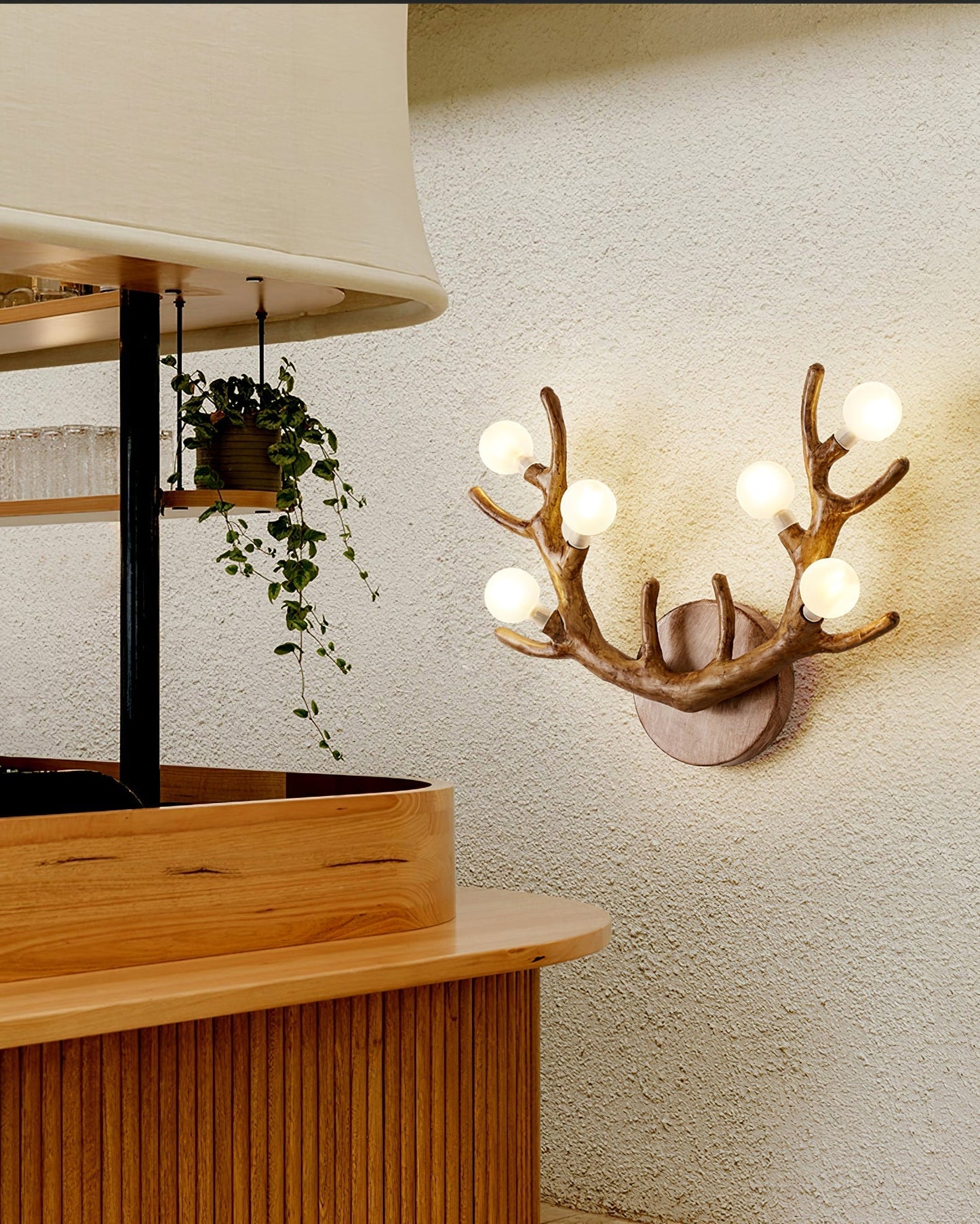 WoodLuxe – Elegancka Lampa Ścienna w Kształcie Jelenia dla Miłośników Natury