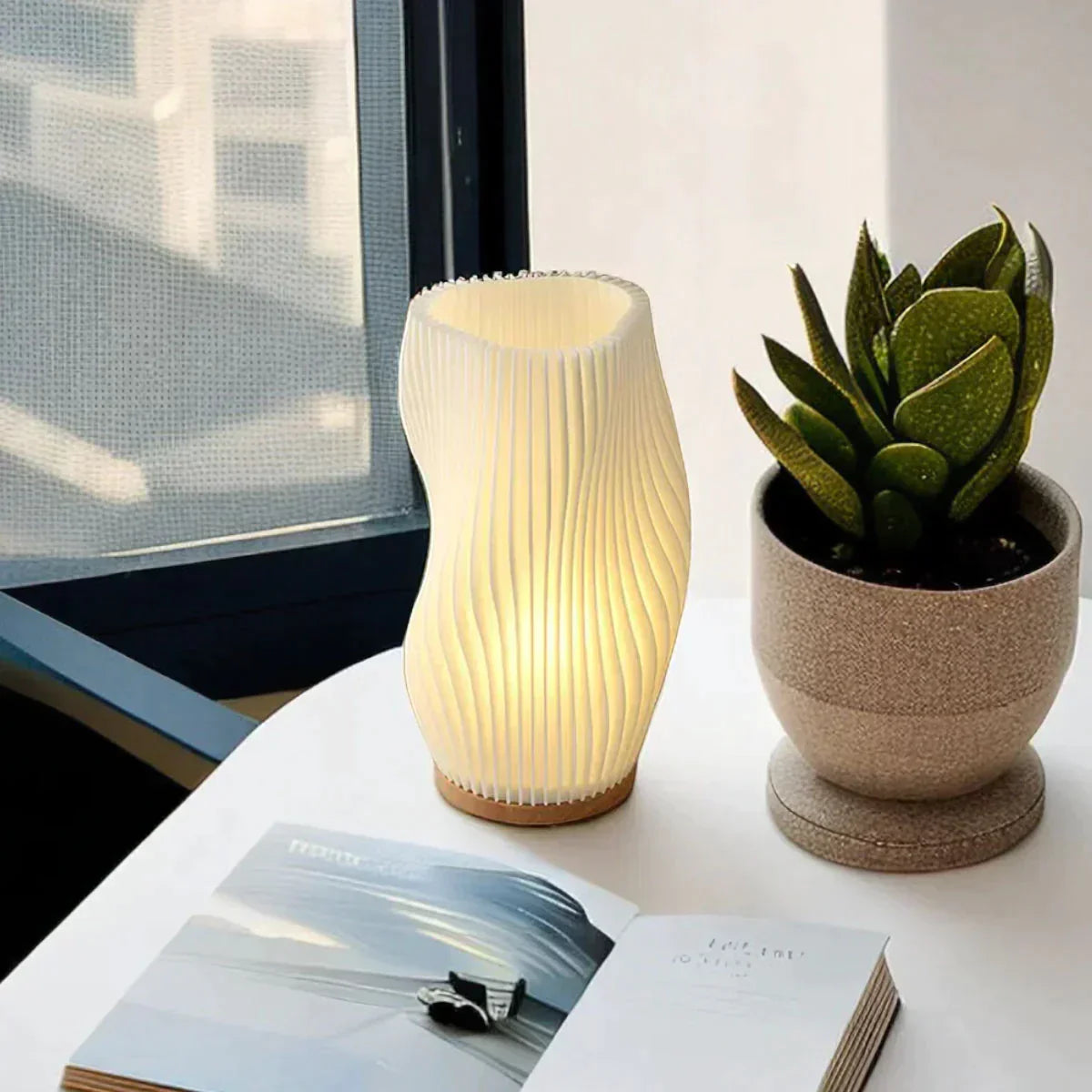 CalmGlow – Elegante Wave-Tischlampe