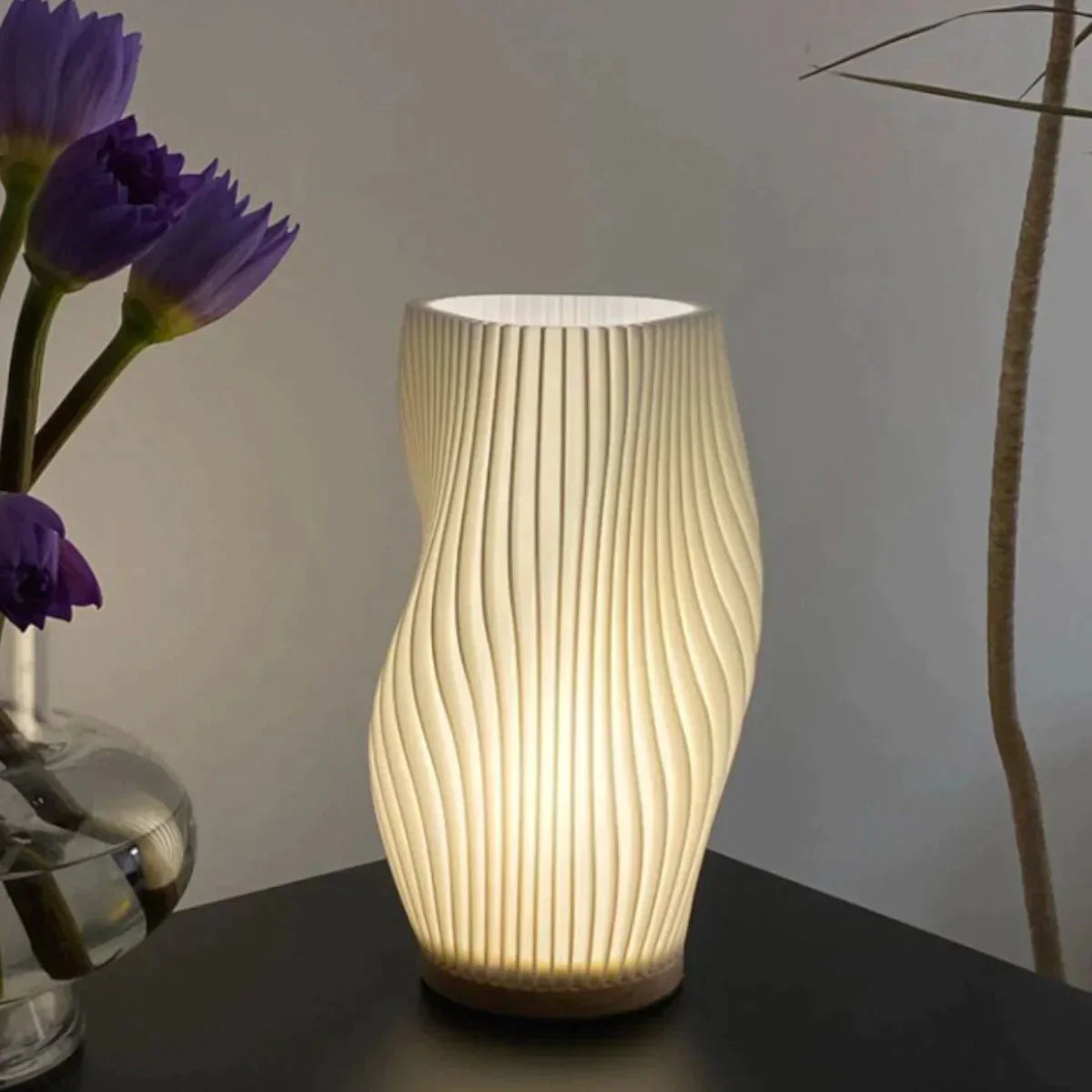 CalmGlow – Elegante Wave-Tischlampe