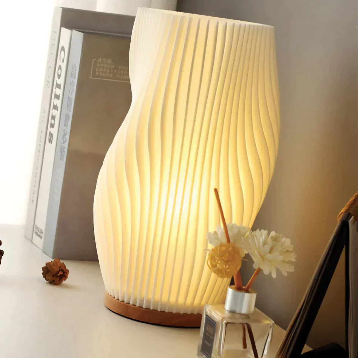 CalmGlow – Elegante Wave-Tischlampe