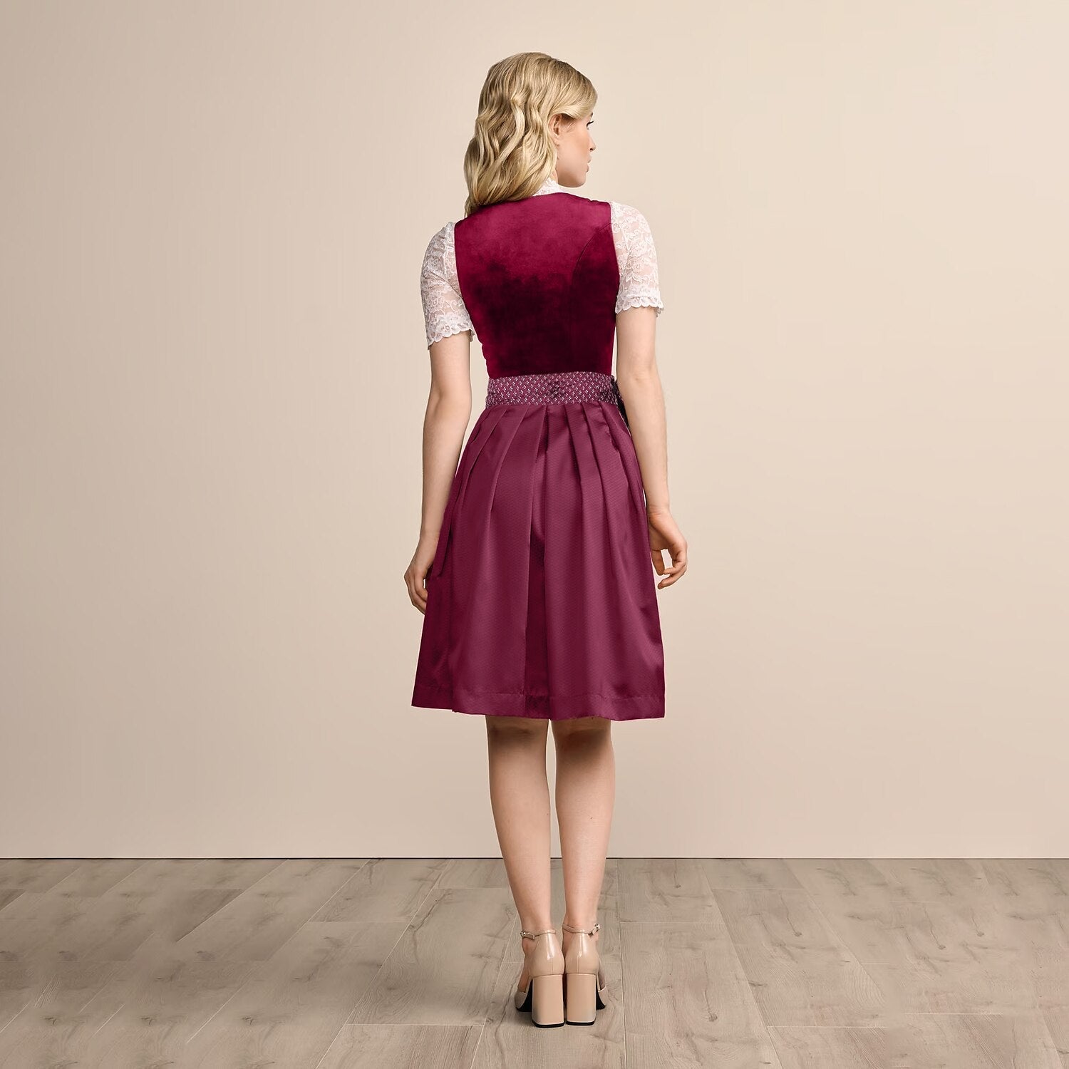 Black traditional dress with floral embroidery – vintage dirndl with apron for Oktoberfest 5