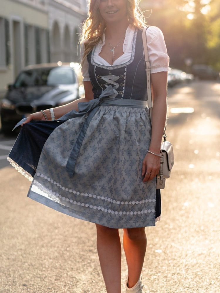 Blue dirndl dress with apron – Oktoberfest | Classic traditional dress for a stylish appearance 1