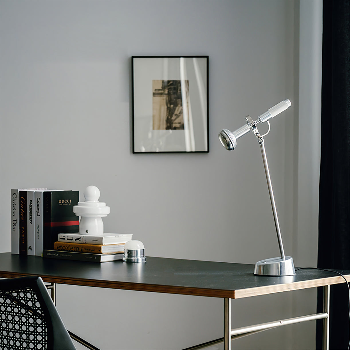 IronLume – Lampada da Tavolo Industriale in Metallo Elegante