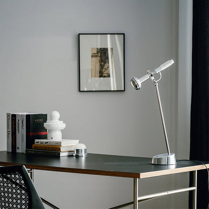 IronLume – Lampada da Tavolo Industriale in Metallo Elegante