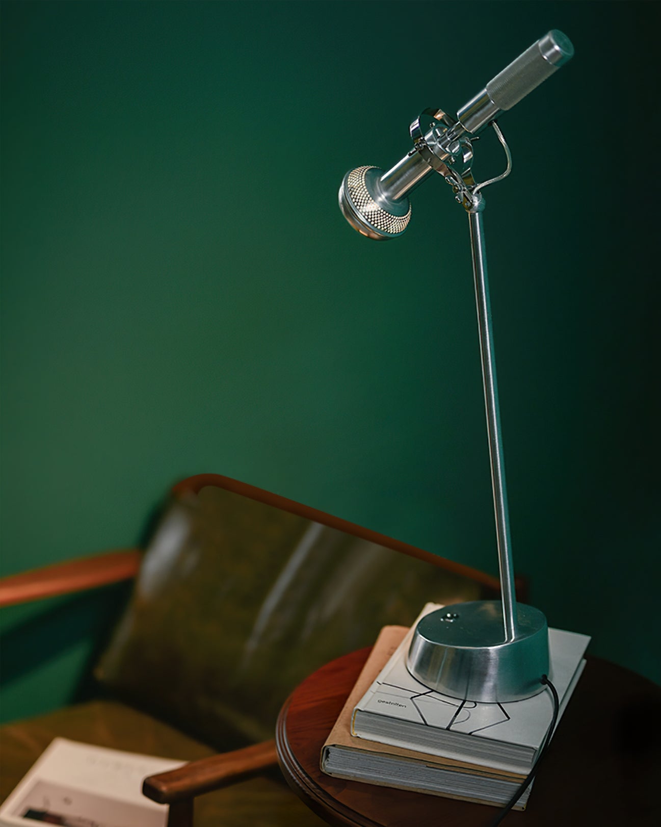 IronLume – Lampada da Tavolo Industriale in Metallo Elegante