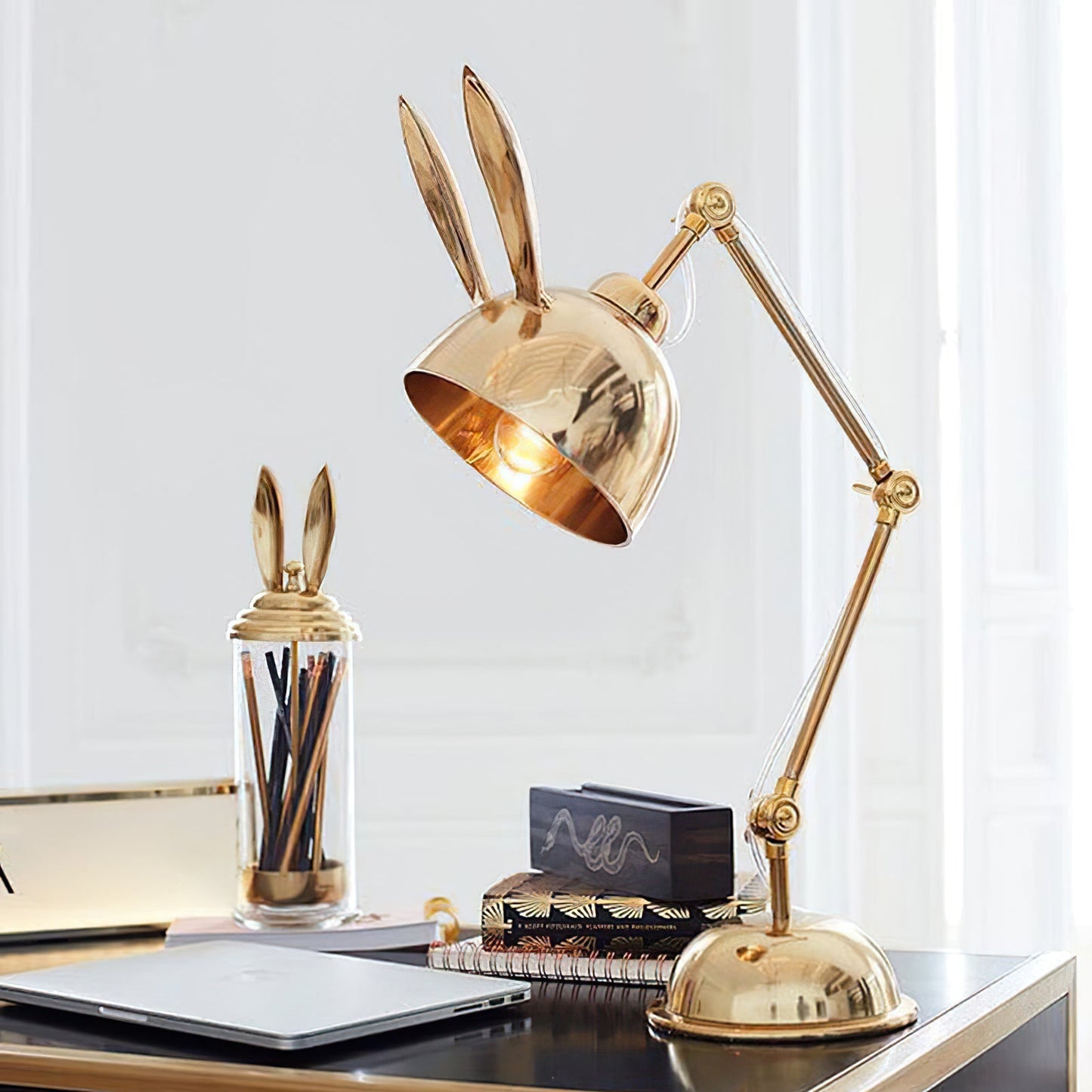 HareLuxe – Lampada da Tavolo con Orecchie di Coniglio Dorate