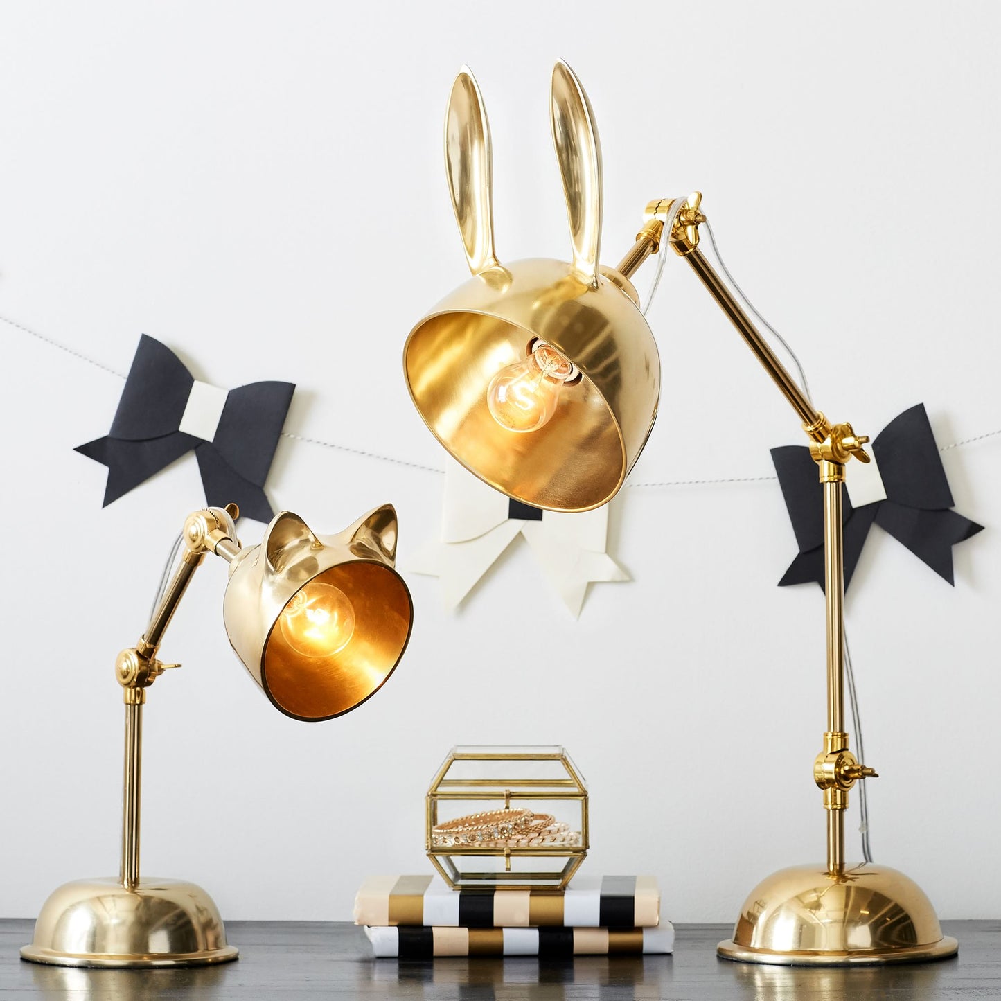 HareLuxe – Lampada da Tavolo con Orecchie di Coniglio Dorate