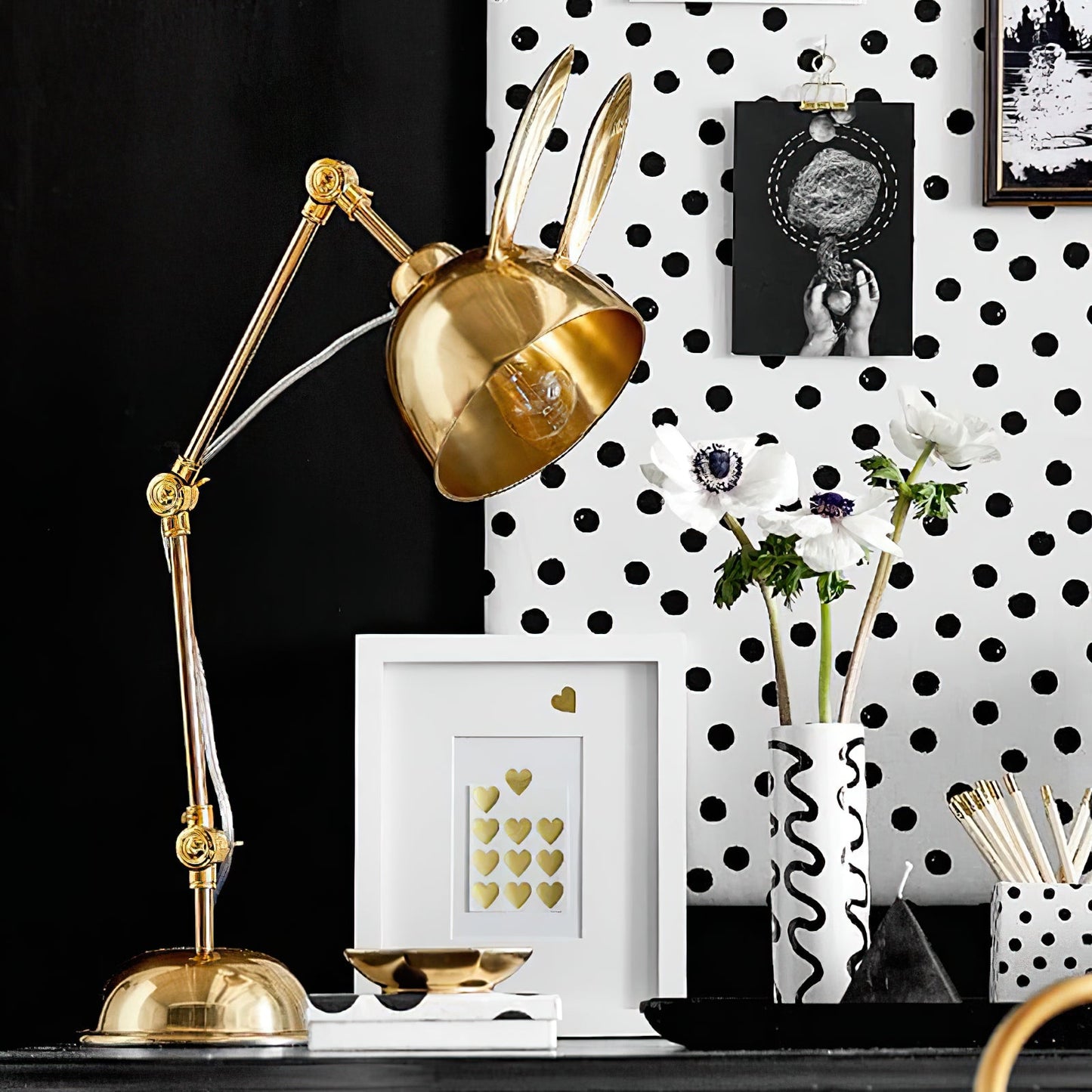 HareLuxe – Lampada da Tavolo con Orecchie di Coniglio Dorate