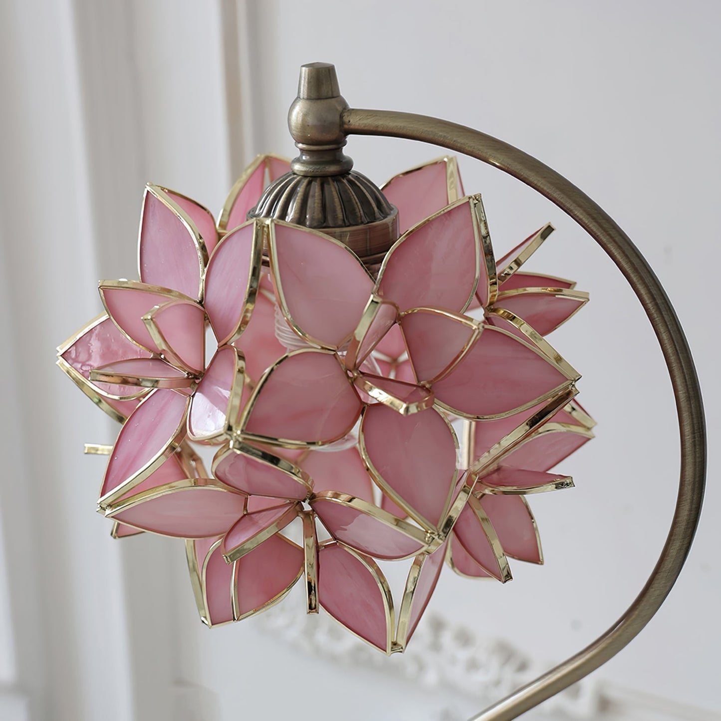 AuraLuxe - Capiz Table Lamp