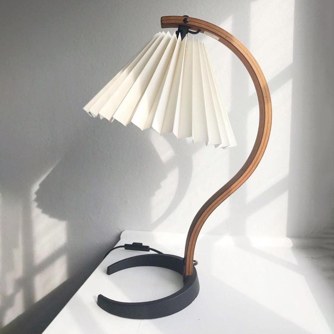 CapriGlow – Refined Scandinavian Table Lamp