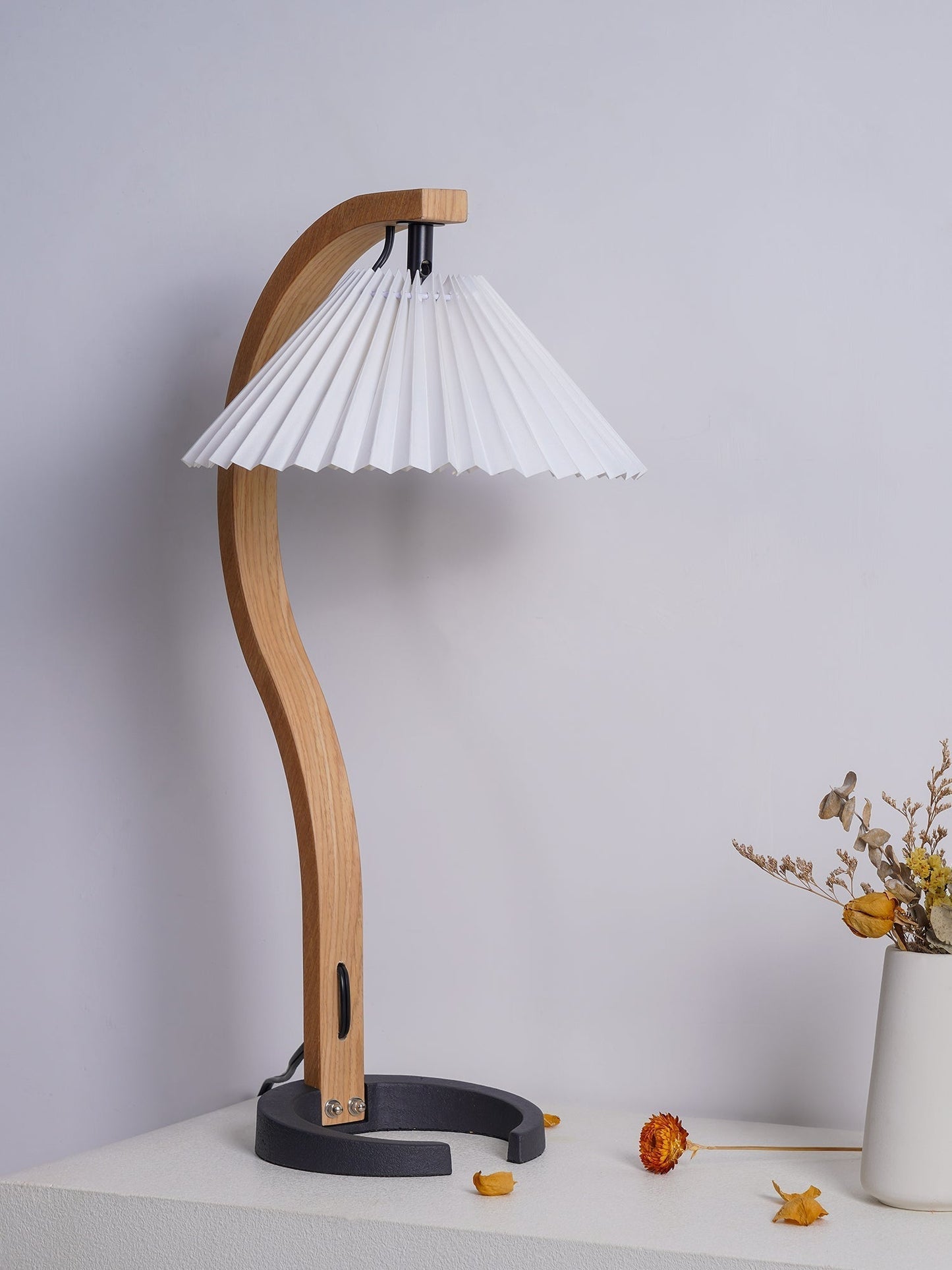CapriGlow – Refined Scandinavian Table Lamp