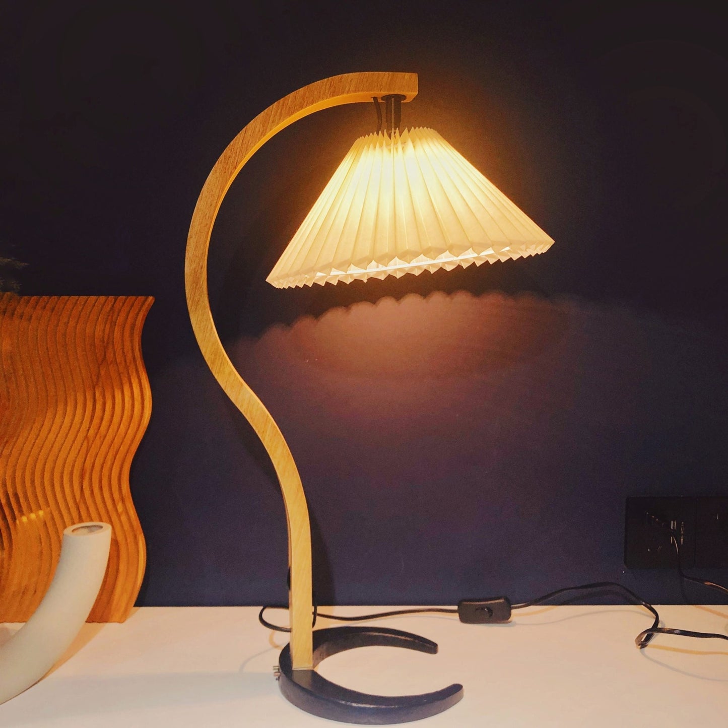 CapriGlow – Refined Scandinavian Table Lamp
