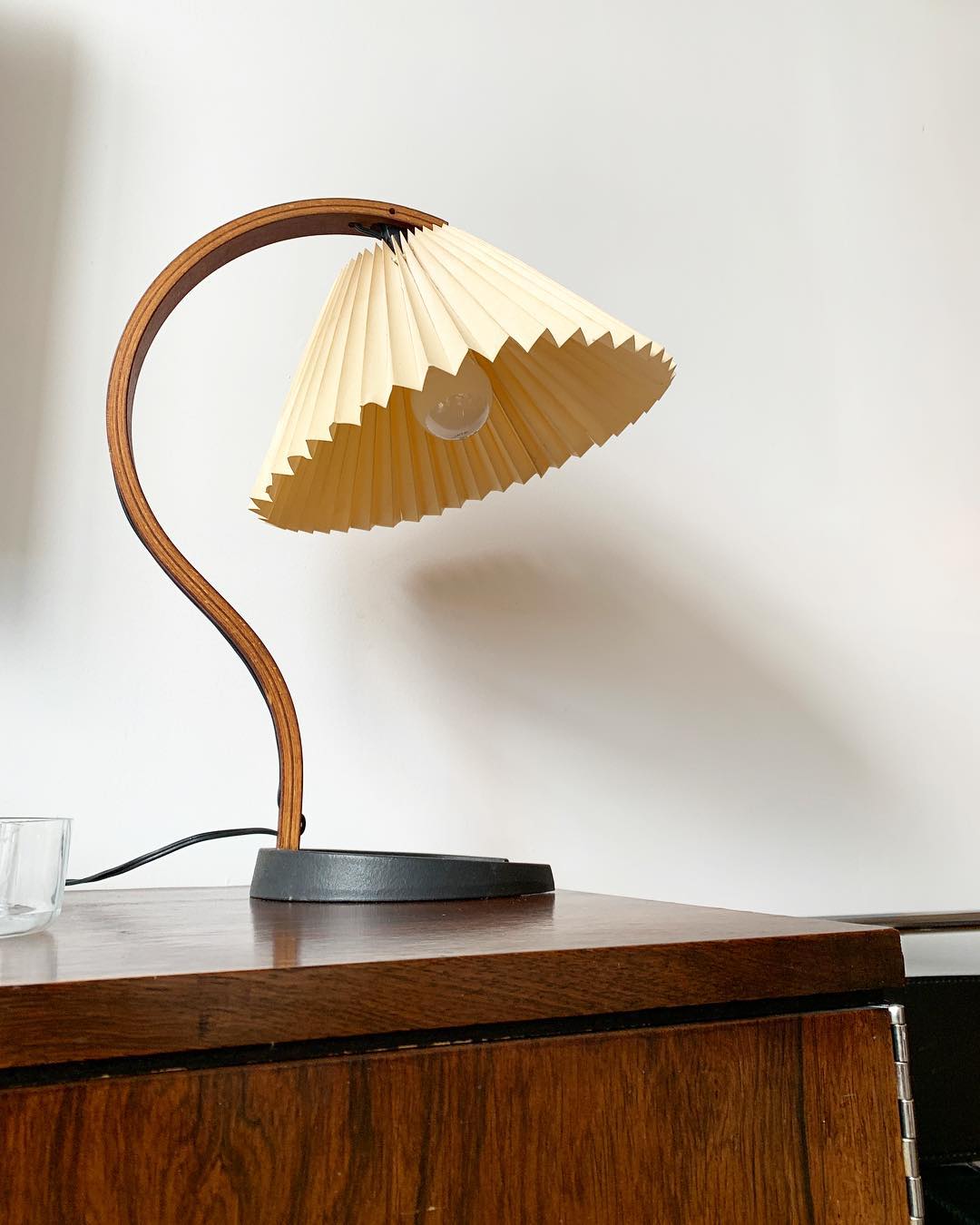 CapriGlow – Refined Scandinavian Table Lamp