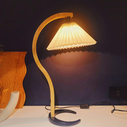 CapriGlow – Refined Scandinavian Table Lamp