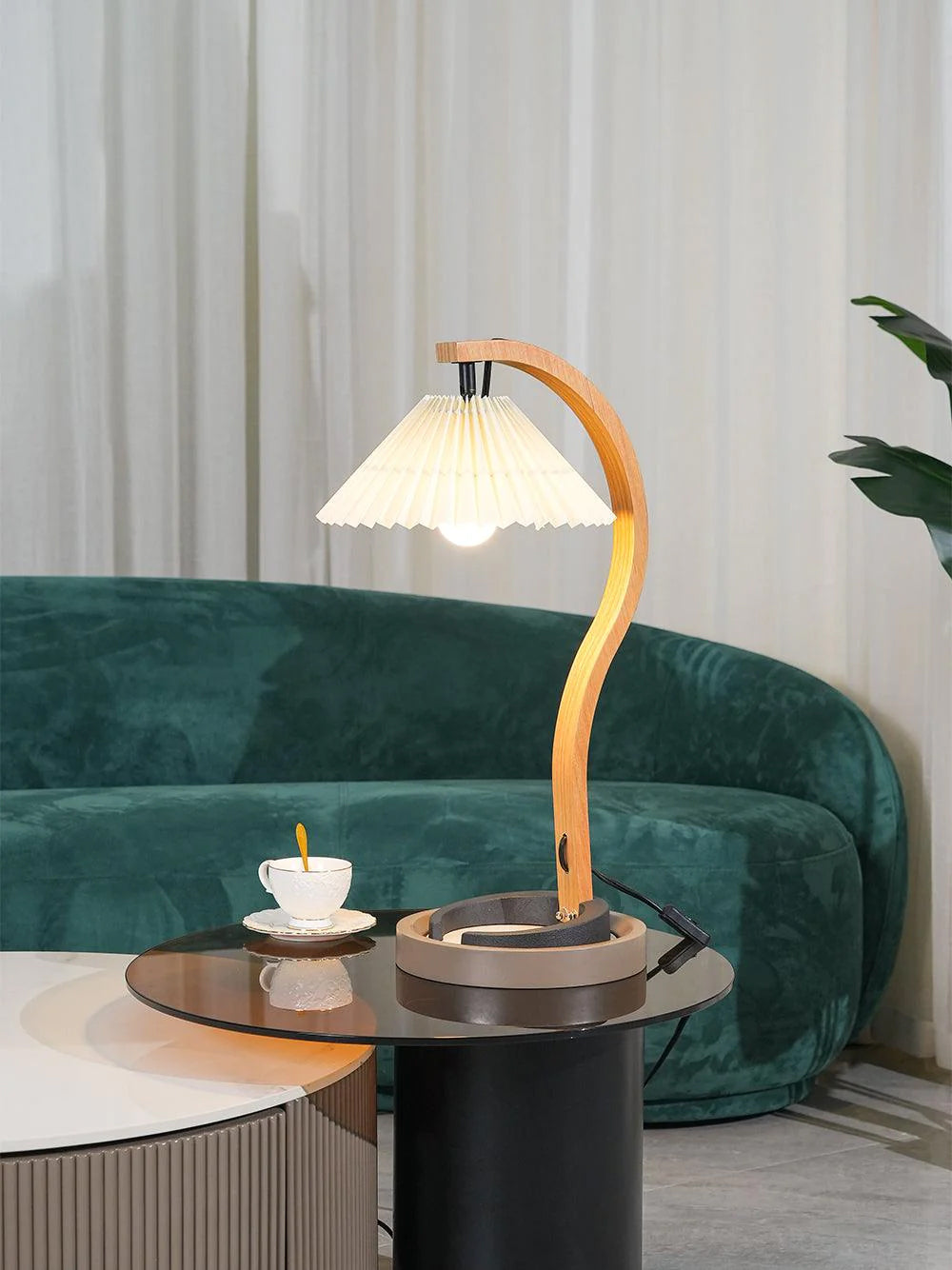 WoodFlow - Table Lamp with Natural Curves and Wooden Design