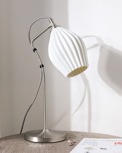 LumeCurve – Lámpara de Mesa de Cerámica Elegante con Textura Estriada