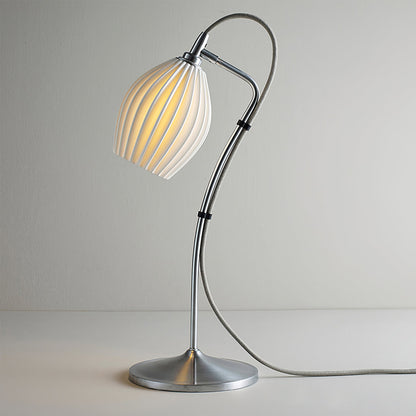 LumeCurve – Lámpara de Mesa de Cerámica Elegante con Textura Estriada
