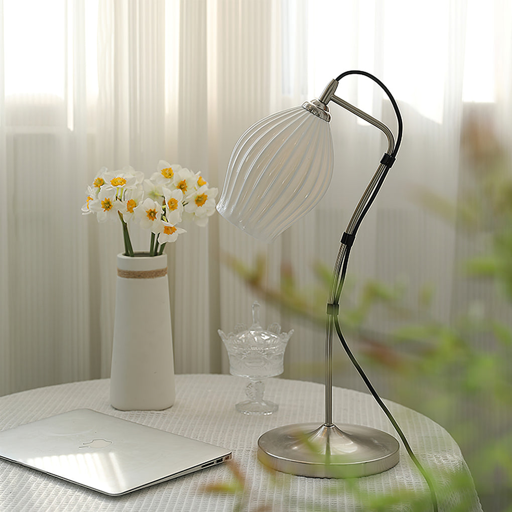 LumeCurve – Lámpara de Mesa de Cerámica Elegante con Textura Estriada