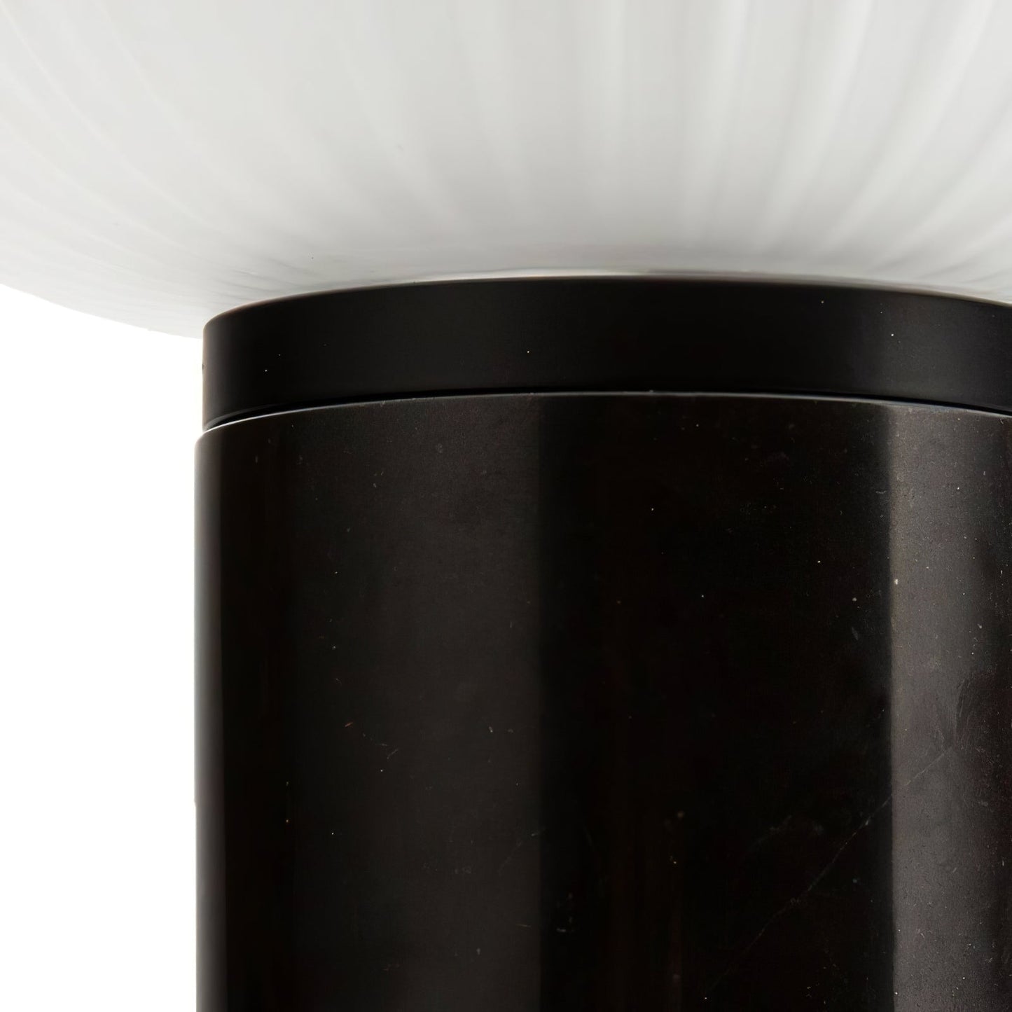 LuxeAura - Table Lamp with Subtle Elegance and Warm, Inviting Light