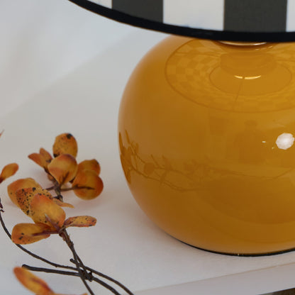 CubeAura - Elegant Geometric Table Lamp