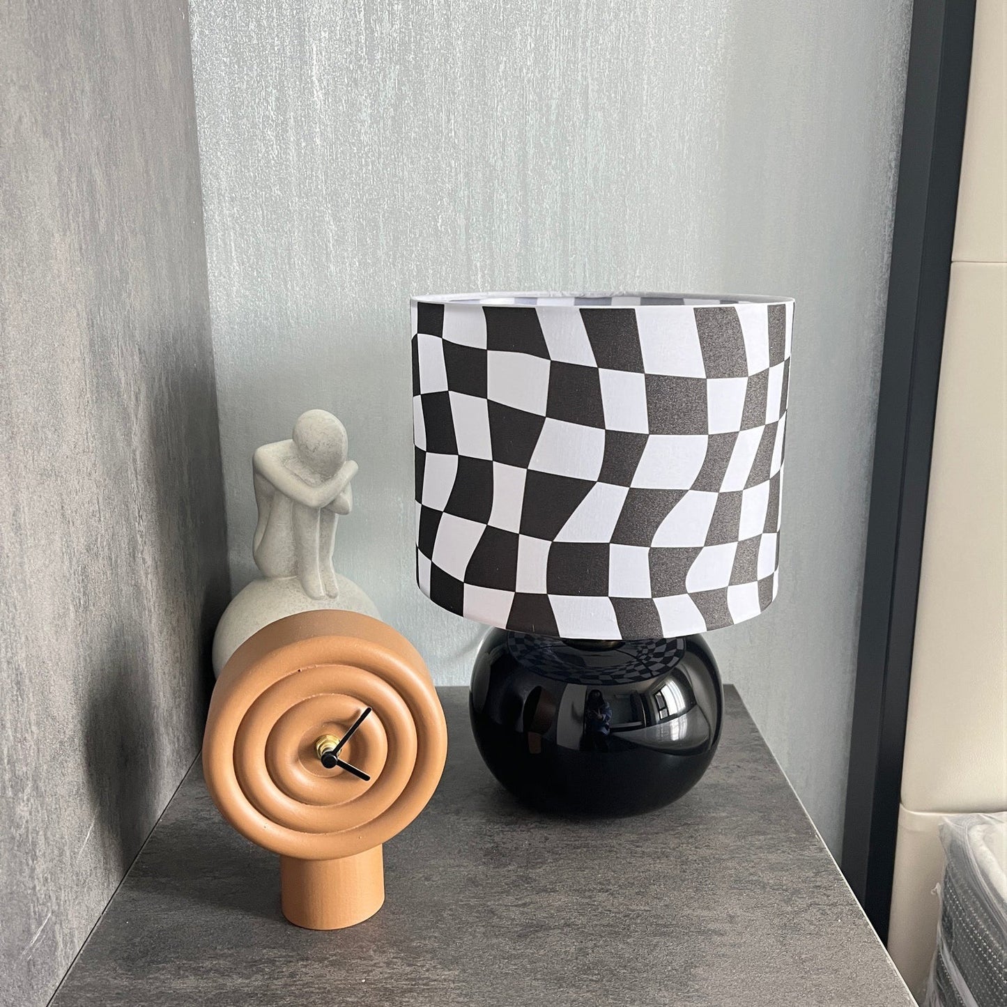 CubeAura - Elegant Geometric Table Lamp