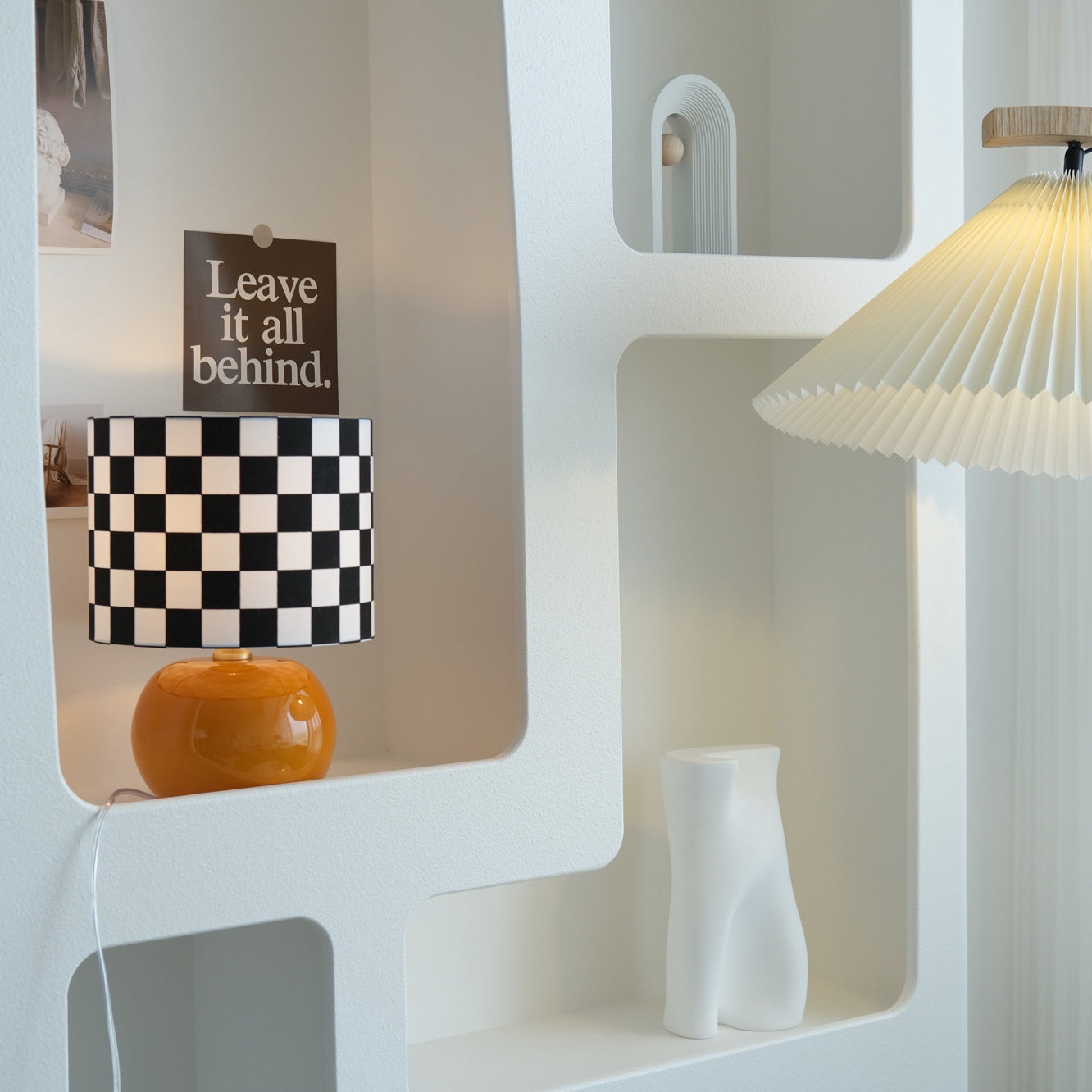 CubeAura - Elegant Geometric Table Lamp